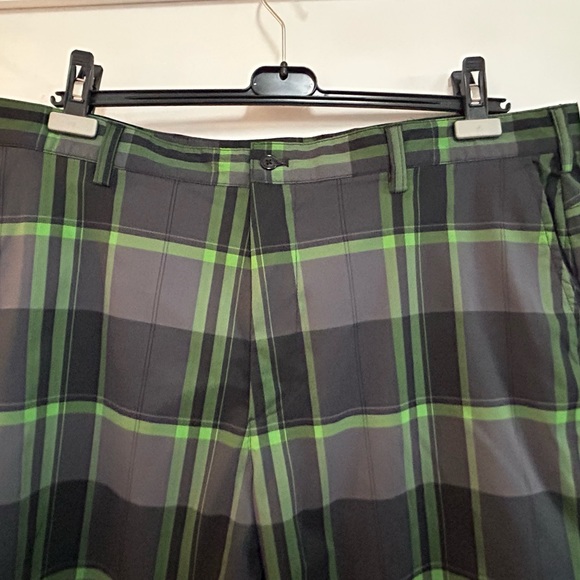 IZOD PLAID GOLF SHORTS - Picture 6 of 14
